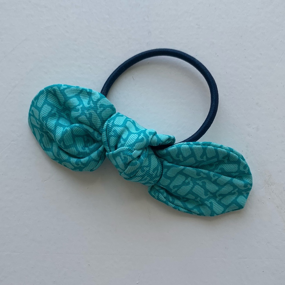 Vineyard Vines Blue Whale Hair Bow Scrunchie
